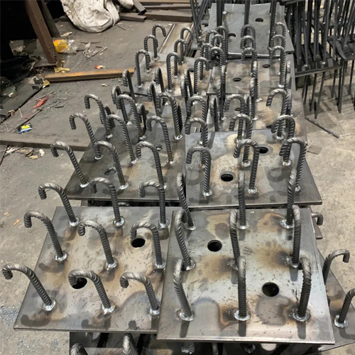 图纸中如何确定广安预埋件的位置？